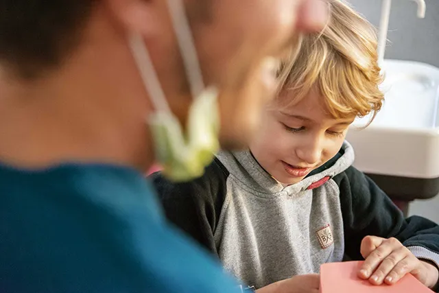 Dr. Heinz during a consultation with a young patient. Preventative Dentofacial Orthodontics to guide jaw development with Dr. Heinz-Oliver Siebelist. Optimal age 7-12 years while the jaws have not yet finished growing. Consult in German, English, Portuguese or Spanish. Algarve & Lisbon region, Portugal.