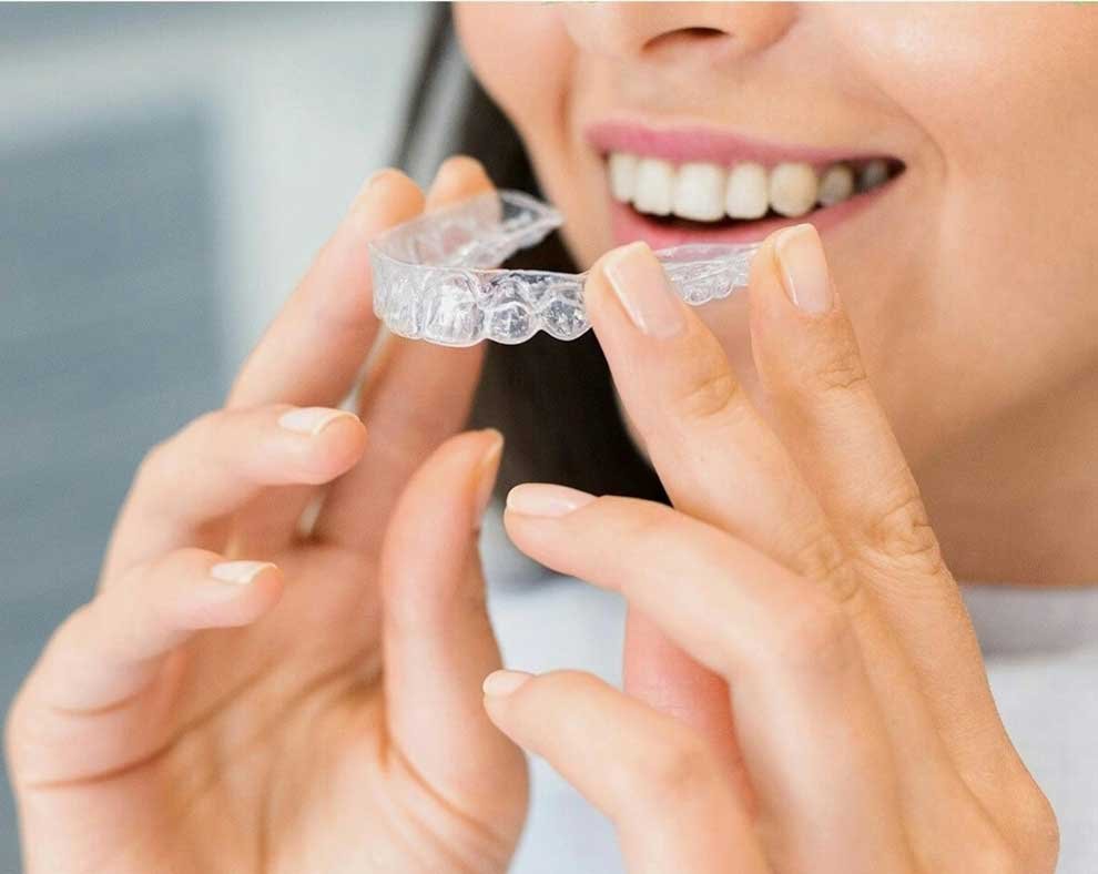 English & German-speaking Invisalign® specialist Dr. Heinz Siebelist in Portugal. Invisalign® Clear Aligners for Teeth Straightening. Algarve & Lisbon region. Transparent aligners.