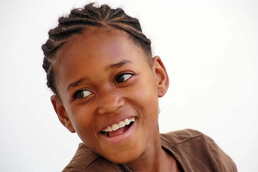 Mädchen aus dem SMILES NGO-Projekt. Dr. Heinz-Oliver Siebelist, Gründer von SMILES NGO